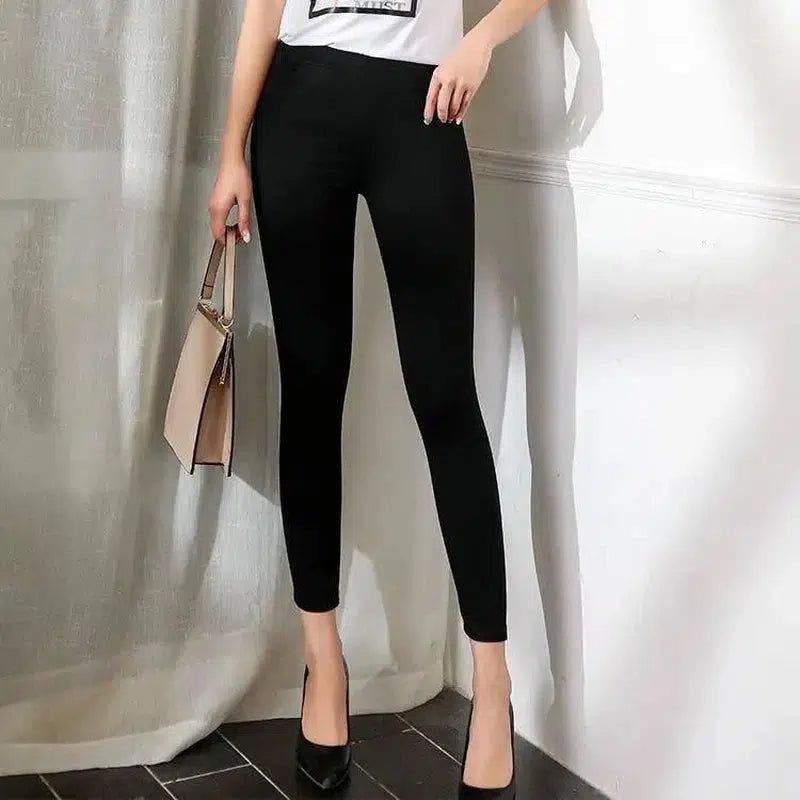 Stylish Black Cropped Leggings for All-Day Comfort-1